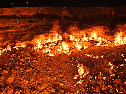 Darvaza gas crater, Turkemistan (5)