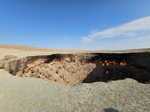 Darvaza gas crater, Turkemistan (15)