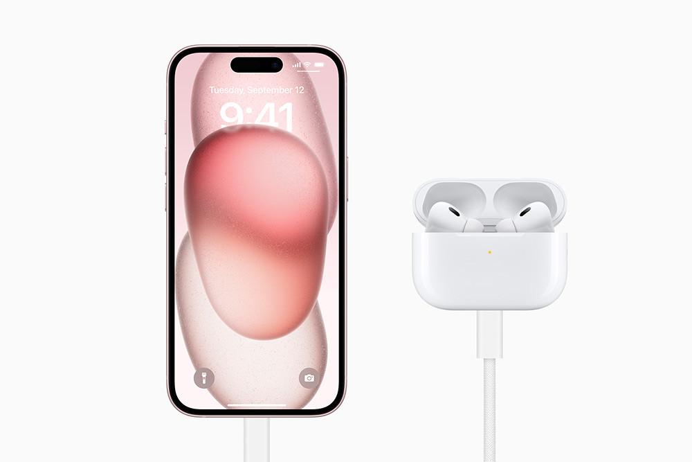 Apple-AirPods-Pro-2nd-gen-USB-C-connection-demo-230912
