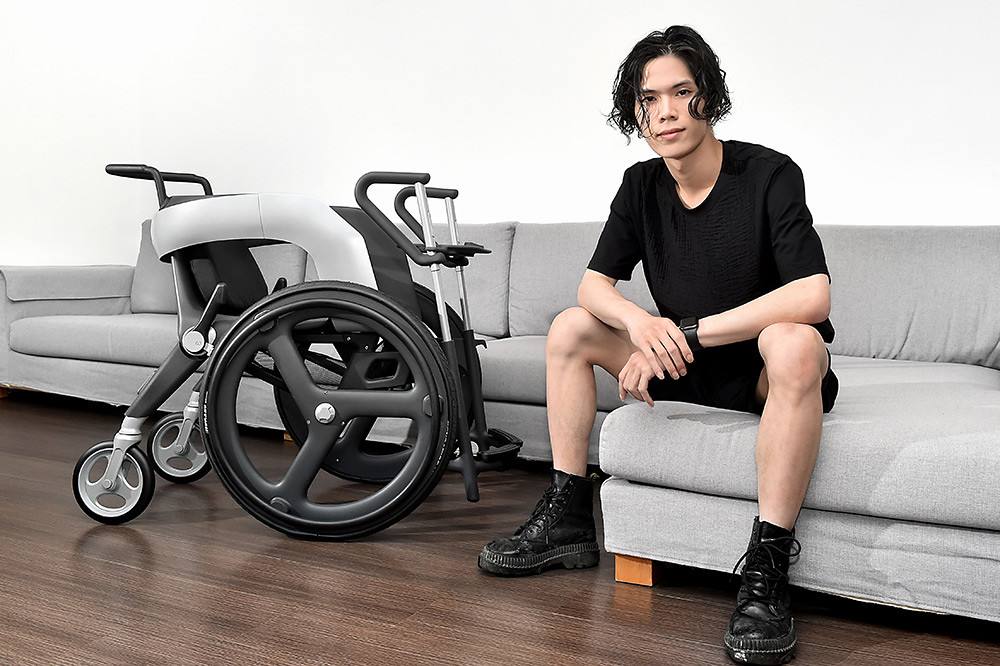 圖1：Dyson於今（13）日公布今年度James-Dyson設計大獎台灣地區賽結果，實踐大學工業產品設計學系高英凱以專為長者、行動不便者量身打造的適老化輪椅，成功奪得冠軍。