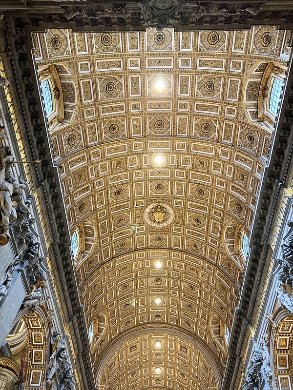 St Peter's Basilica<br/>© <a href="https://flickr.com/people/14605534@N03" target="_blank" rel="nofollow">14605534@N03</a> (<a href="https://flickr.com/photo.gne?id=53190327672" target="_blank" rel="nofollow">Flickr</a>)