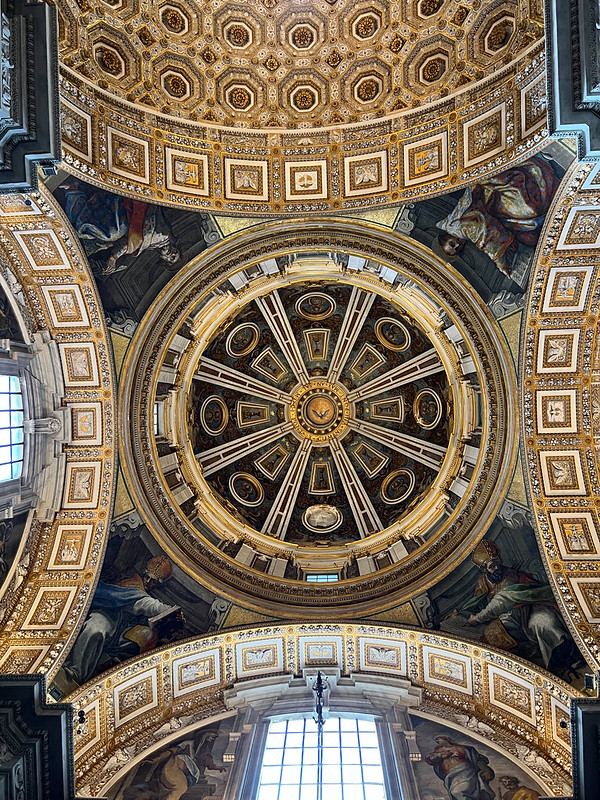 St Peter's Basilica<br/>© <a href="https://flickr.com/people/14605534@N03" target="_blank" rel="nofollow">14605534@N03</a> (<a href="https://flickr.com/photo.gne?id=53190587479" target="_blank" rel="nofollow">Flickr</a>)