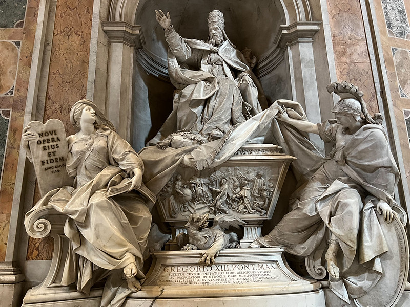 Monument to Gregory XIII<br/>© <a href="https://flickr.com/people/14605534@N03" target="_blank" rel="nofollow">14605534@N03</a> (<a href="https://flickr.com/photo.gne?id=53190786016" target="_blank" rel="nofollow">Flickr</a>)