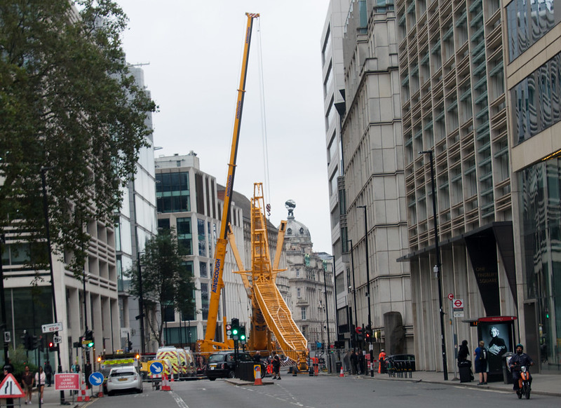 DSC_2538a City Road Moorgate City of London High Rise Mobile Crane<br/>© <a href="https://flickr.com/people/41087279@N00" target="_blank" rel="nofollow">41087279@N00</a> (<a href="https://flickr.com/photo.gne?id=53203590345" target="_blank" rel="nofollow">Flickr</a>)