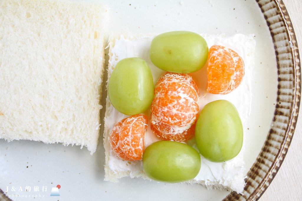 【食譜】水果優格三明治-沒有鮮奶油的水果三明治作法 @J&amp;A的旅行
