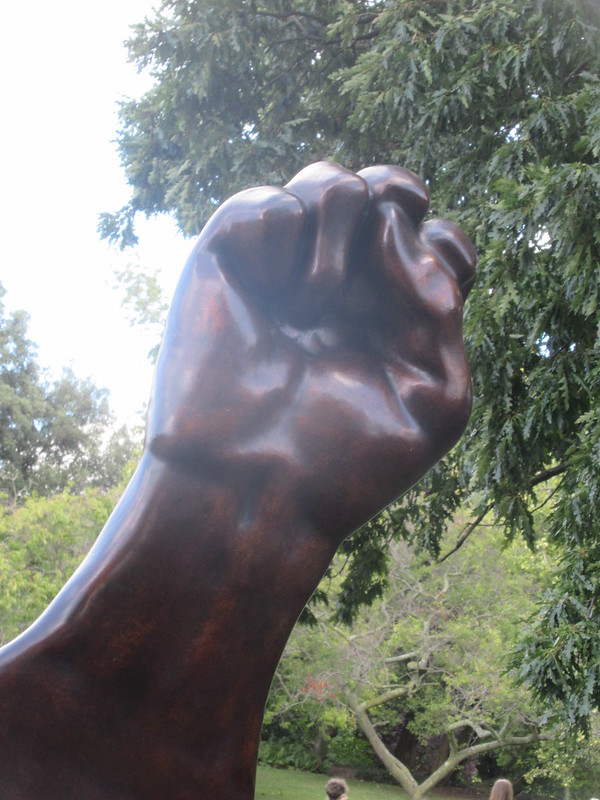 All Power to All People (Bronze) 2023, Hank Willis Thomas, Frieze Sculpture Park, English Gardens, Regents Park, City of Westminster, London, NW1 4LL<br/>© <a href="https://flickr.com/people/38298328@N08" target="_blank" rel="nofollow">38298328@N08</a> (<a href="https://flickr.com/photo.gne?id=53217533738" target="_blank" rel="nofollow">Flickr</a>)