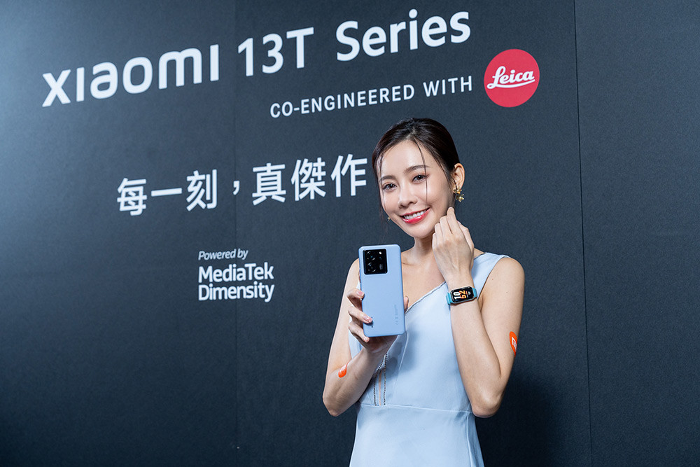 3.-Xiaomi-手環-8-Active擁有超大的1.47-吋螢幕，不管走到哪，抬起手腕即可清楚接收訊息，採用嶄新設計UI介面，提供超過100種可供選擇的錶面。