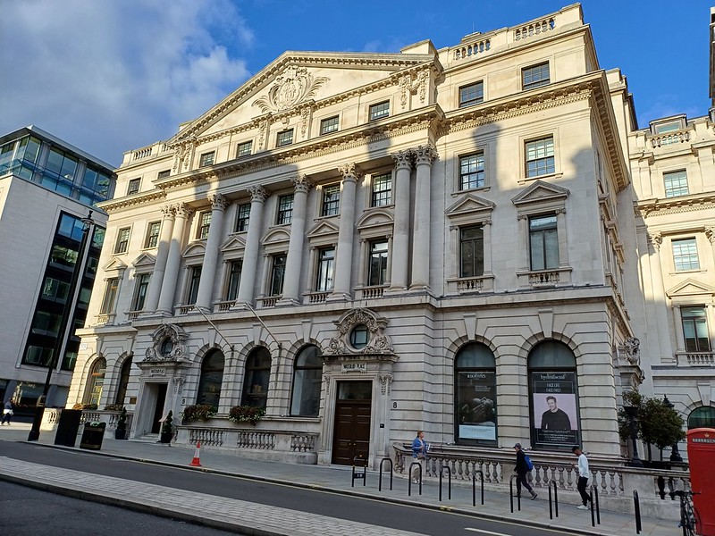 St. James Sofitel Hotel, Waterloo Place, St. James's, City of Westminster, London, SW1Y 4BE (1)<br/>© <a href="https://flickr.com/people/38298328@N08" target="_blank" rel="nofollow">38298328@N08</a> (<a href="https://flickr.com/photo.gne?id=53223711650" target="_blank" rel="nofollow">Flickr</a>)