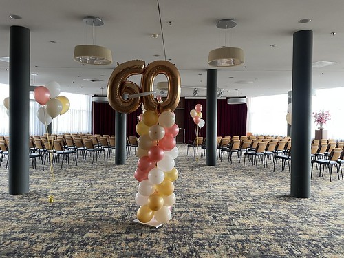 Ballonpilaar Breed Folieballon Cijfer 60 Gronddecoratie 5ballonnen Verjaardag Zaal Rio Grande van der Valk Hotel Ridderkerk