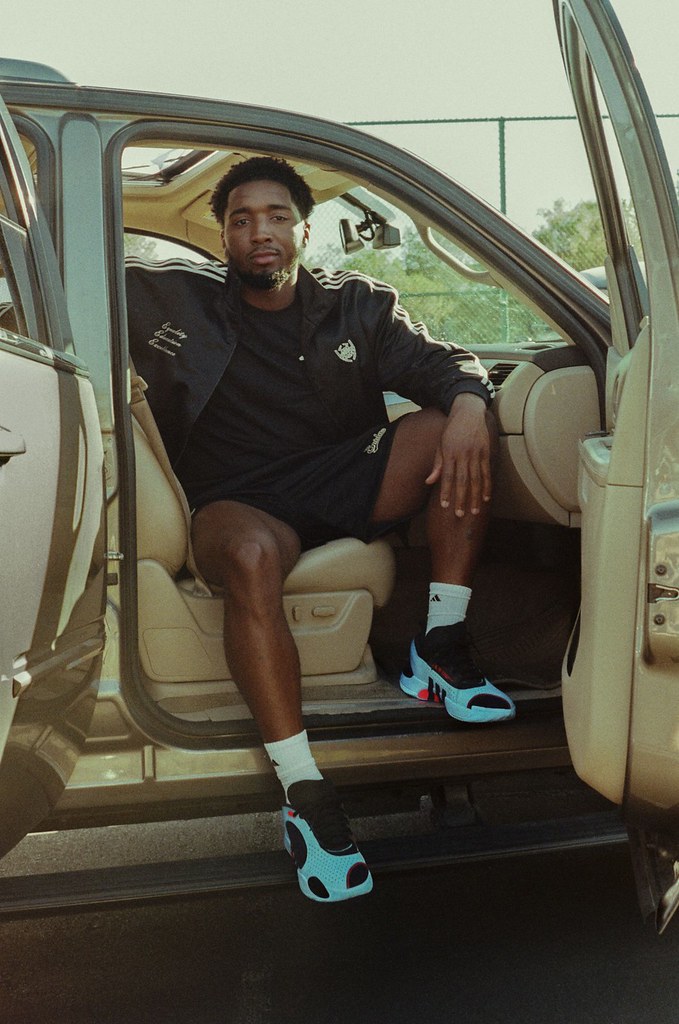 Donovan Mitchell蜘蛛人的逆襲! adidas D.O.N. Issue#5正式登場再現如英雄般的毅力 3 3.adidas攜手NBA騎士隊的王牌後衛Donovan Mitchell於本季推出第五代個人簽名鞋款D.O.N. Issue #5