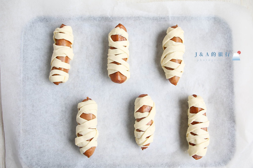【食譜】酥皮香腸捲-超可愛的木乃伊造型 @J&amp;A的旅行