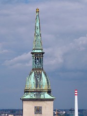Turm des Martinsdoms mit der Stephanskrone, der Martinsdom war von 1563-1830 Krönungskirche der Könige von Ungarn
