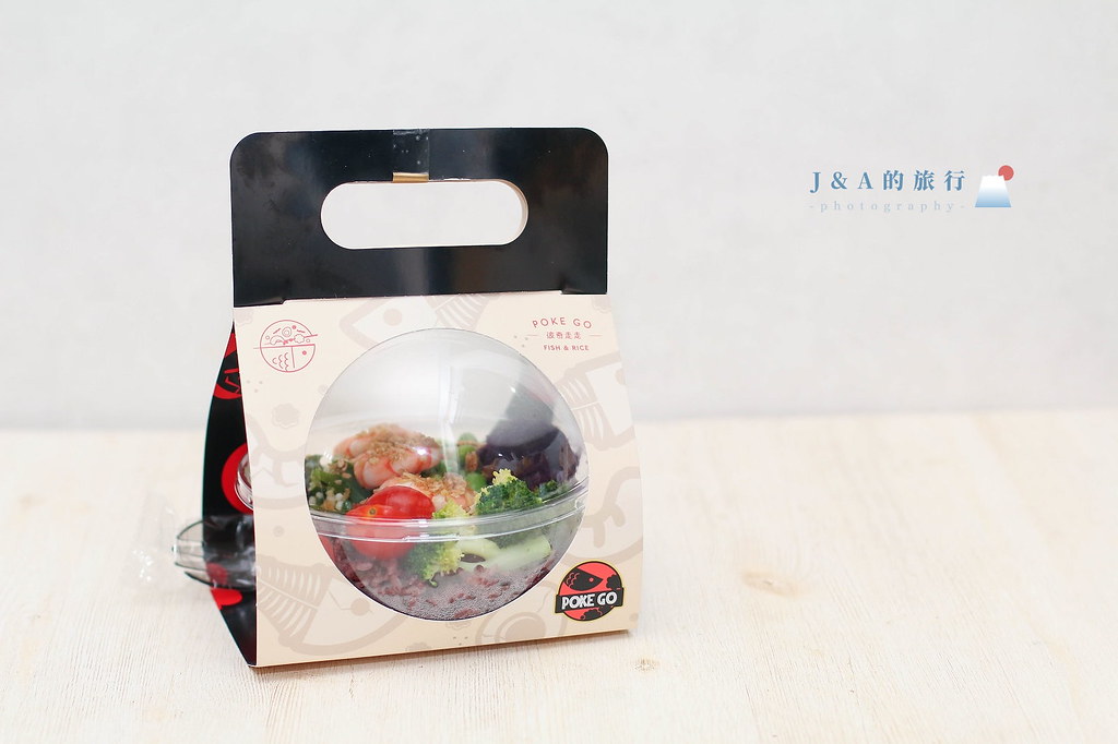 Poke Go 波奇走走-超吸睛透明球餐盒，台北POKE夏威夷生魚飯專賣店 @J&amp;A的旅行