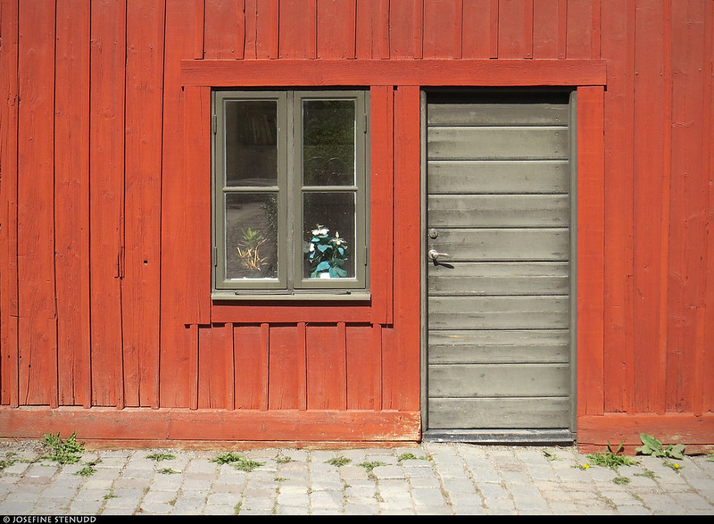20220501_09 Old red house in Stockholm, Sweden<br/>© <a href="https://flickr.com/people/72616463@N00" target="_blank" rel="nofollow">72616463@N00</a> (<a href="https://flickr.com/photo.gne?id=53309033259" target="_blank" rel="nofollow">Flickr</a>)