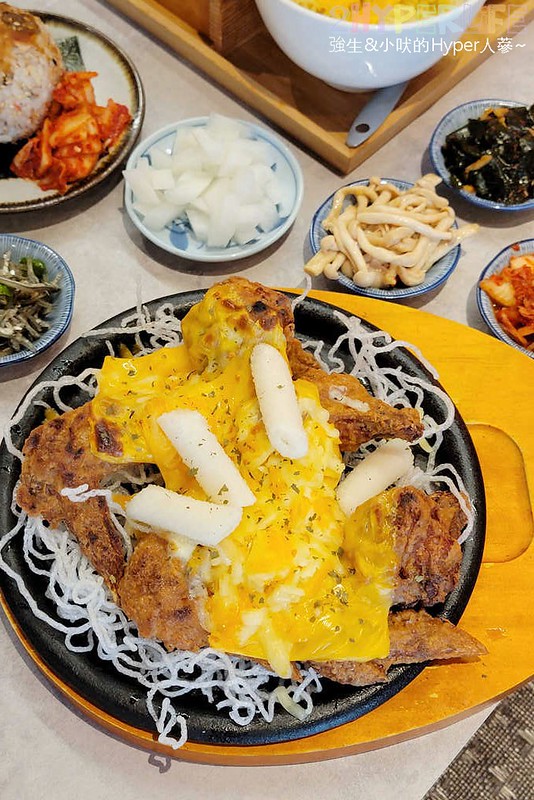 親水河畔│闆娘來自首爾的韓國料理，竟然吃得到台中少見的正宗韓式豬腳和人蔘雞！還不收服務費，台中西屯適合聚餐韓式餐廳就這裡啦～ @強生與小吠的Hyper人蔘~