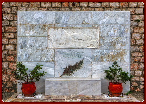 War Memorial, Tsamadou, Pýlos, Messenia, Peloponnese, Greece