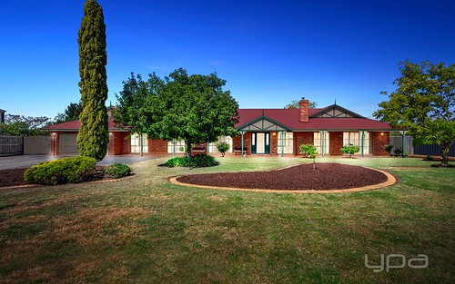 4 Campbell Court, Brookfield VIC