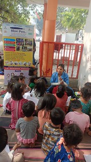 Blue Pen’s Volunteer muskan teaching basic hindi and english to class 1st at okhla phase-1 slums, today 19th Nov,23