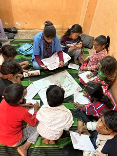 Blue Pen’s Volunteer Shama teaching Use of Transport (Environmental studies) to 3rd grades students at Faridabad slums, today 26th Nov,23.