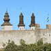 Der Dom von Visby hinter der Stadtmauer