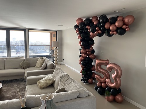 Halve Balloon Arch Organisch with Foilballoon Number 53 Birthday Maashaven Noordzijde Rotterdam