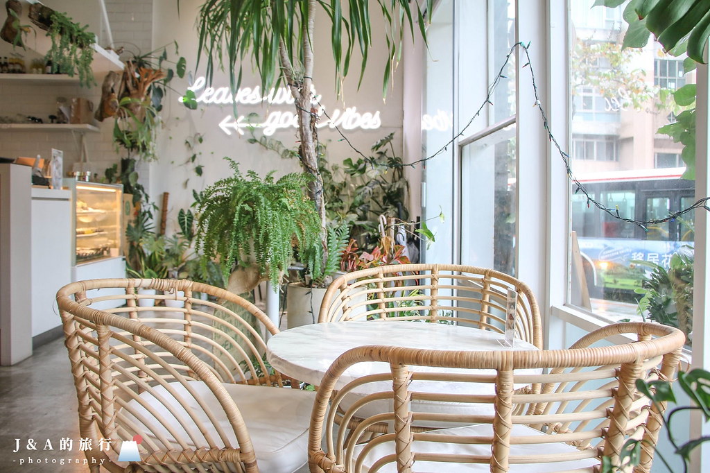 午葉 LEAVES Cafe-超人氣森林系咖啡廳，酪梨培根蛋奶麵超吸睛 @J&amp;A的旅行