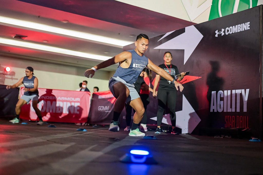 UA COMBINE設計8項身體測試關卡，結合品牌旗下運動明星Stephen Curry與巨石強森的運動體能特色。