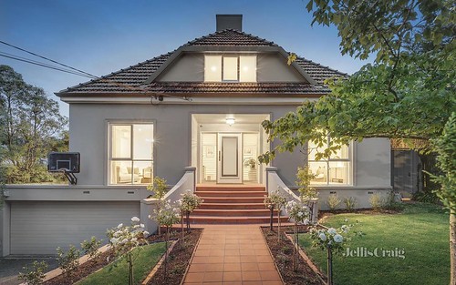 12 Valley Rd, Mount Waverley VIC 3149