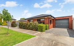 2/2 Young Court, Delahey Vic