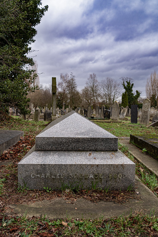 Grave of Charles Babbage, Kensal Green Cemetery<br/>© <a href="https://flickr.com/people/44079668@N07" target="_blank" rel="nofollow">44079668@N07</a> (<a href="https://flickr.com/photo.gne?id=53418857953" target="_blank" rel="nofollow">Flickr</a>)