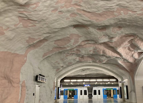 Mörby Centrum, Stockholm Metro