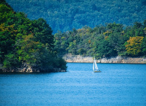 Sailing on a reservoir