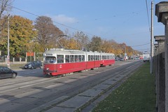 2016-10-28 AT Wien 11 Simmering, Simmeringer Hauptstraße @ Tor 3, E1 4521+c3 1222 Linie 6