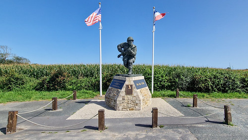 2023_08_23 005 Maj Dick Winters Memorial nr Utah Beach