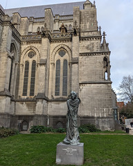 Cardinal Lienart sculpture on the Notre Dame grounds<br/>© <a href="https://flickr.com/people/111314495@N05" target="_blank" rel="nofollow">111314495@N05</a> (<a href="https://flickr.com/photo.gne?id=53462349000" target="_blank" rel="nofollow">Flickr</a>)
