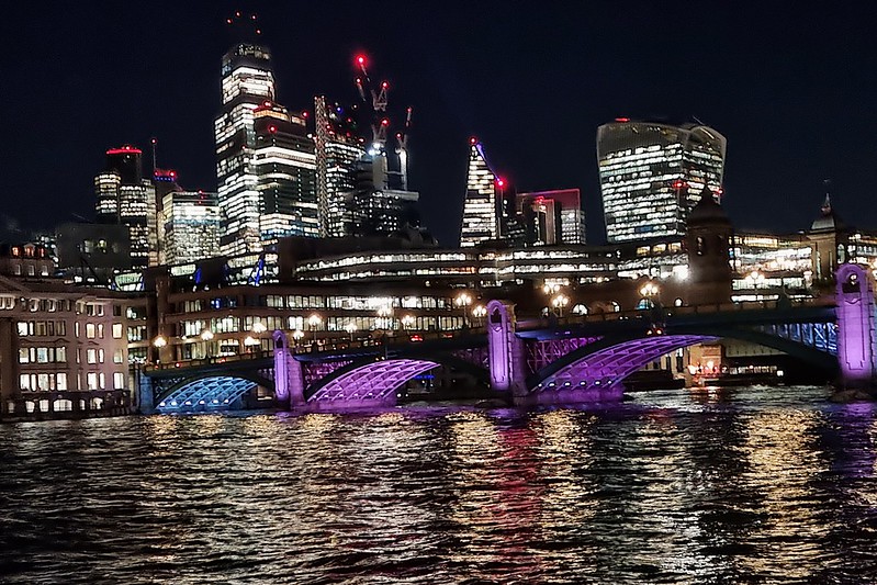 Southwark Bridge and the City<br/>© <a href="https://flickr.com/people/79478905@N04" target="_blank" rel="nofollow">79478905@N04</a> (<a href="https://flickr.com/photo.gne?id=53471300623" target="_blank" rel="nofollow">Flickr</a>)