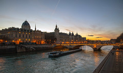 Paris, le Pont au Change<br/>© <a href="https://flickr.com/people/126667057@N02" target="_blank" rel="nofollow">126667057@N02</a> (<a href="https://flickr.com/photo.gne?id=53472757290" target="_blank" rel="nofollow">Flickr</a>)