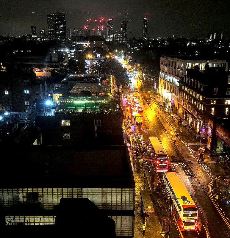 London at night<br/>© <a href="https://flickr.com/people/15308975@N03" target="_blank" rel="nofollow">15308975@N03</a> (<a href="https://flickr.com/photo.gne?id=53480443625" target="_blank" rel="nofollow">Flickr</a>)