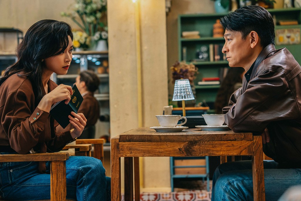 莫斯科行動_劇照07_文詠珊（左）、劉德華（右）