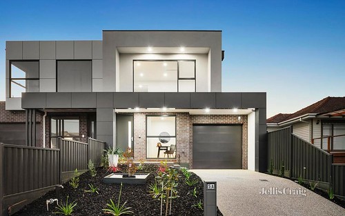 5A Esmale St, Strathmore VIC 3041
