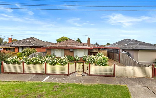 16 Glamis Dr, Avondale Heights VIC 3034