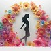 Frauensilhouette im Blumenspiegel