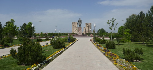 Dans le parc, Ak Sarai, palais de Tamerlan, 1380-1404, Chakhrisabz, province de Kachkadaria, Ouzbékistan.
