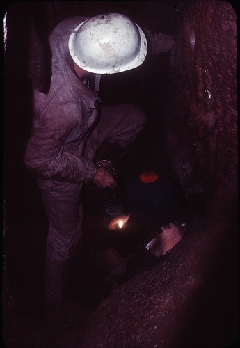 B1R3-5 caver up in Oolite Chamber S