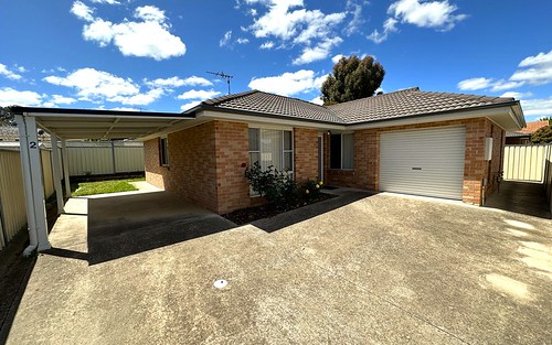 2/13 Lachlan Close, Young NSW