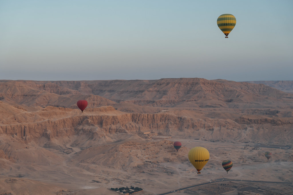 埃及旅遊行程｜清晨在埃及搭熱氣球，從高空欣賞帝王谷壯麗景觀及迎接日出