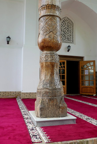 Colonne en bois, iwan de la mosquée de l'imam Khazrati, Dorus Saodat, Chakhrisabz, province de Kachkadaria, Ouzbékistan.