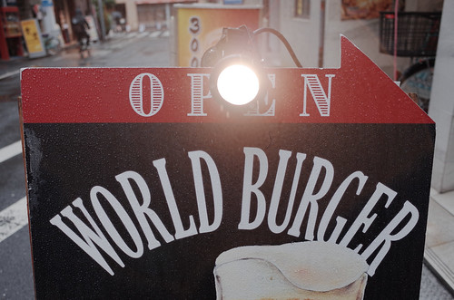 014Ricoh GRⅡ西池袋三丁目World Burger看板.