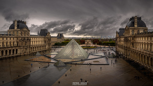 LOUVRE IN THE RAIN - Paris, France
