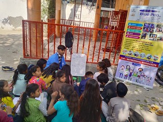 Blue pen’s Volunteer shiv teaching mathematics (prime factorisation) to 4th & 5th grade students in okhla Phase-I slums on 25th Feb’24.